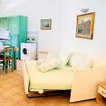 Casa Bouganville Vicino Alle Spiagge Di Caprera Con Balcone E Parcheggio Apartment *